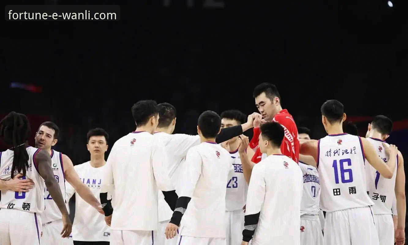 上海男篮豪取12连胜巩固榜首详解
